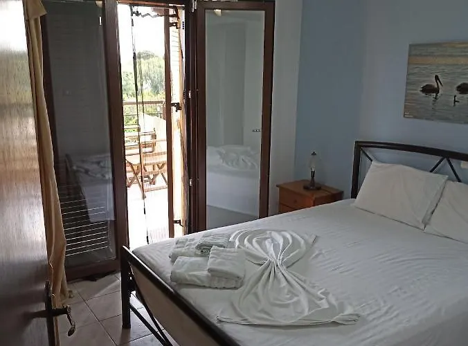 Tripiti Lägenhetshotell Nea Roda