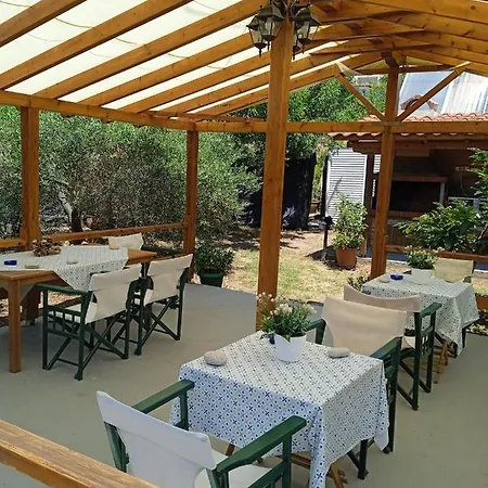 Tripiti Aparthotel Nea Roda