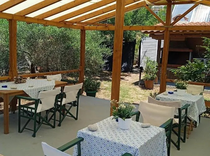 Tripiti Aparthotel Nea Roda
